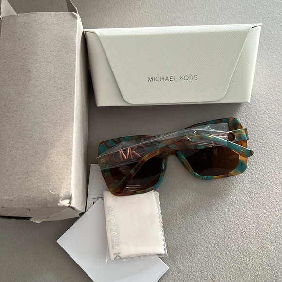 Michael  KORS , Sunglasses 😎 💯 authentic - Picture 5 of 7